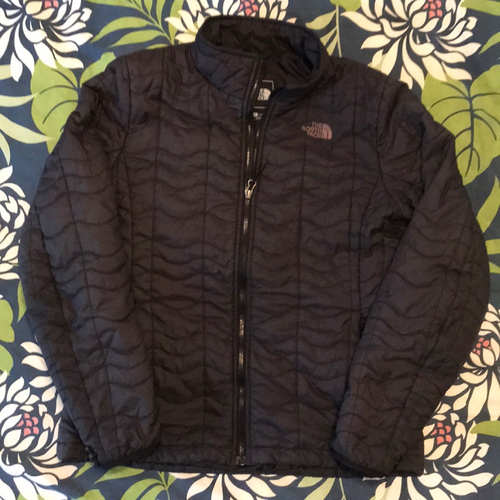 Black North Face lightweight puffer jacket size L